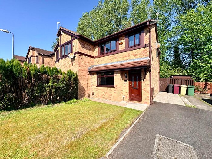 3 Bedroom Semi-Detached House For Sale In Spinning Meadow, Bolton, BL1