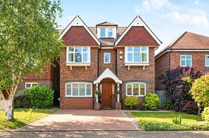 6 Bedroom Detached House For Sale In Fauna Close, Stanmore, HA7