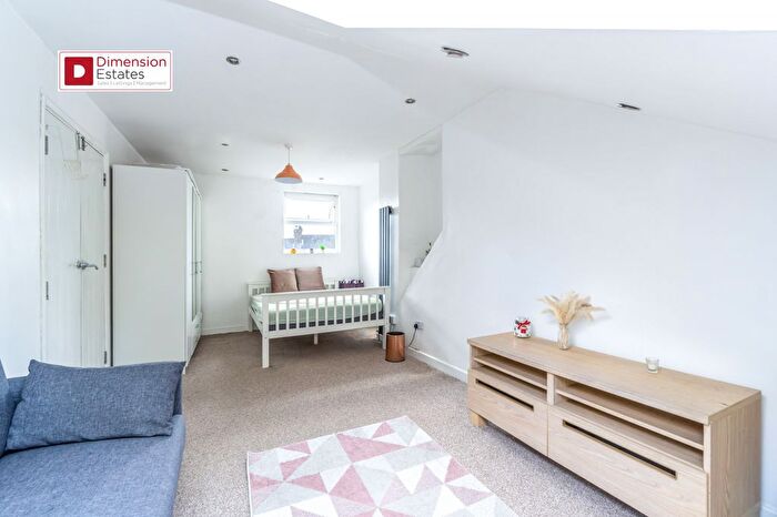 1 Bedroom Studio To Rent In Lea Bridge Road, Lower Clapton, Millfields Park, Hackney, E5
