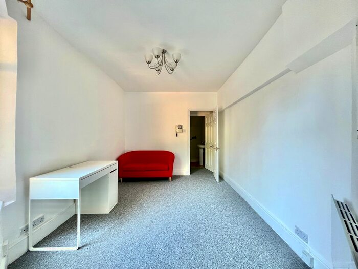 Studio To Rent In East End Road, East Finchlye, London, N2