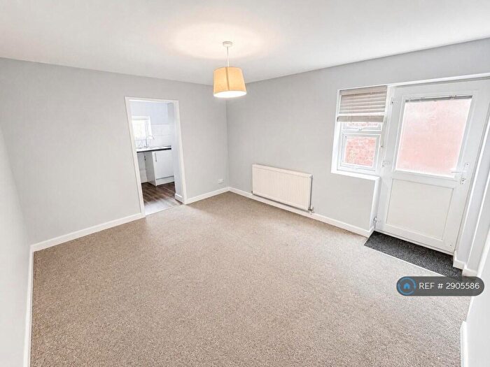 2 Bedroom Flat To Rent In Christchurch Road, Bournemouth, BH7