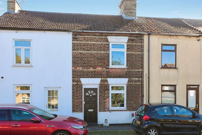 3 Bedroom Terraced House For Sale In Coneygree Road, Peterborough, PE2