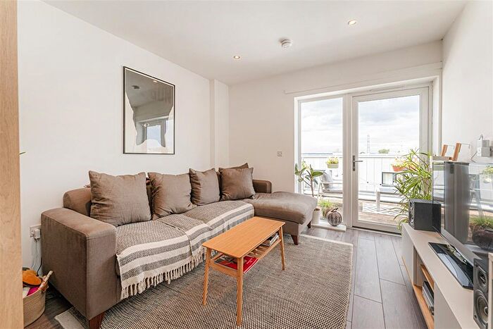 2 Bedroom Flat To Rent In Manston Court, Thornbury Way, London, E17