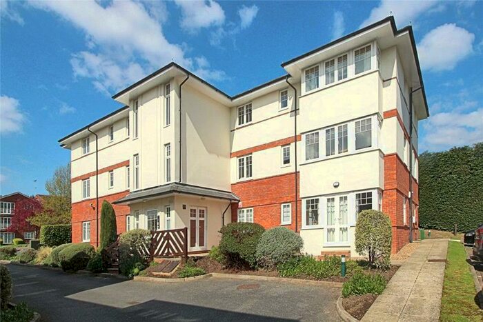 2 Bedroom Flat To Rent In Woking, GU22