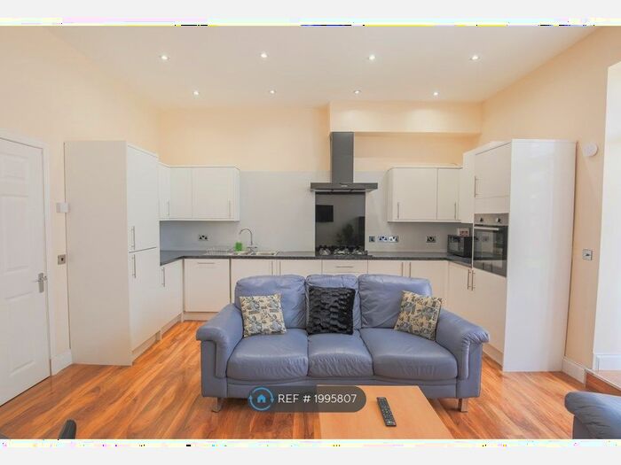 4 Bedroom Flat To Rent In East Suffolk Road, Edinburgh, EH16