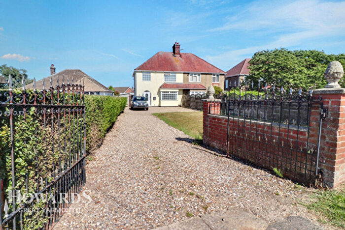 4 Bedroom Semi-Detached House For Sale In Ormesby Road, Caister-on-Sea, NR30