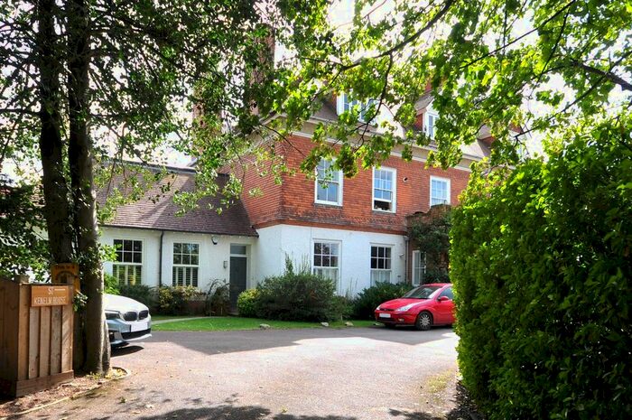 2 Bedroom Flat To Rent In Shurdington Road, Leckhampton, Cheltenham, GL53