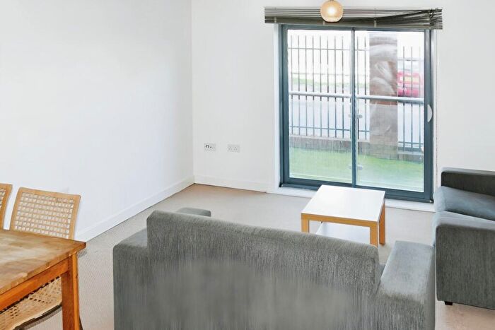 2 Bedroom Flat To Rent In Bouverie Court, Leeds, West Yorkshire, LS9