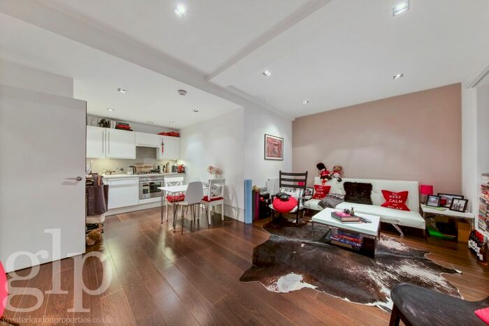 1 Bedroom Flat To Rent In Slingsby Place, London, WC2E