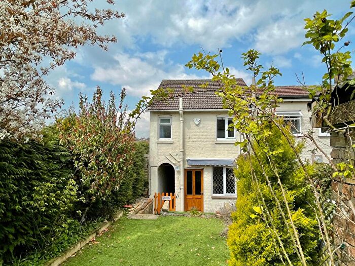 2 Bedroom Cottage To Rent In Butts Road, Alton, GU34