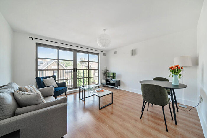 1 Bedroom Apartment For Sale In Morley Road, London, SE13