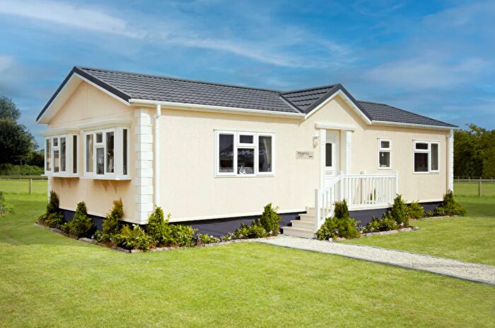 2 Bedroom Mobile/park Home For Sale In Wixfield Park, Great Bricett, Ipswich, IP7