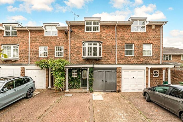 5 Bedroom Terraced House For Sale In Clifden Road, Twickenham, TW1