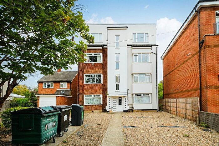 1 Bedroom Flat To Rent In Jordan Court, Heathcote Grove, Chingford, E4