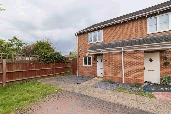 3 Bedroom Semi-Detached House To Rent In Little Horse Close, Earley, RG6