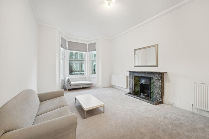 1 Bedroom Flat To Rent In Redcliffe Gardens, Chelsea, SW10