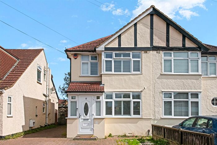 3 Bedroom Semi Detached House For Sale In Waverley Close, Hayes, UB3