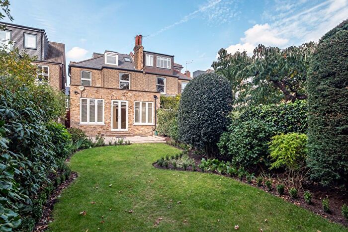 4 Bedroom Detached House For Sale In Fordhook Avenue, Ealing, W5