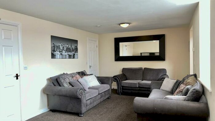 6 Bedroom Maisonette To Rent In Myrtle Grove, Newcastle Upon Tyne, NE2