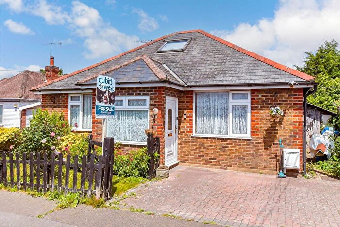 2 Bedroom Chalet For Sale In Gladonian Road, Littlehampton, West Sussex, BN17