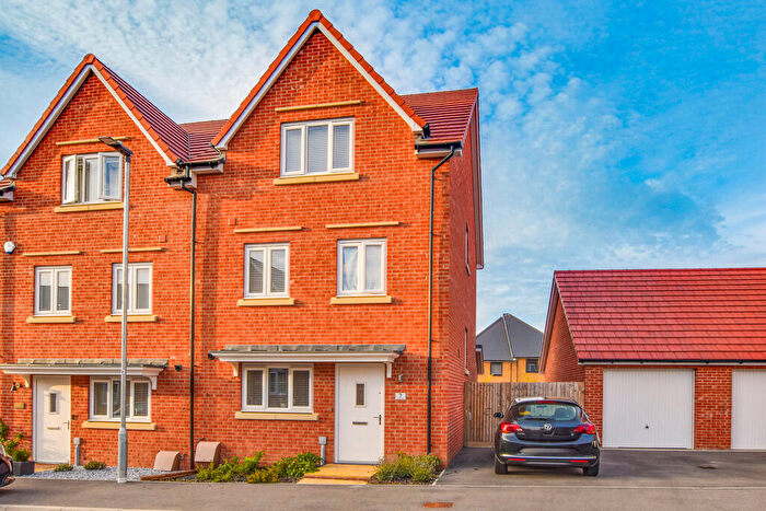 4 Bedroom Semi-Detached House For Sale In Seversend Drive, Saffron Walden, CB10