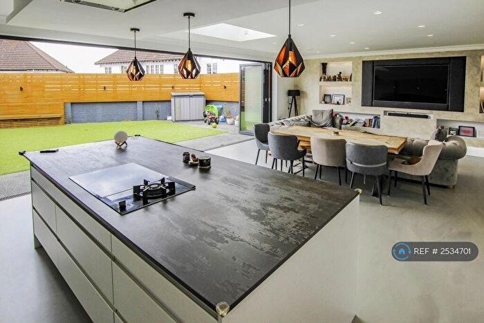 5 Bedroom Semi-Detached House To Rent In Hillside Avenue, Woodford Green, IG8