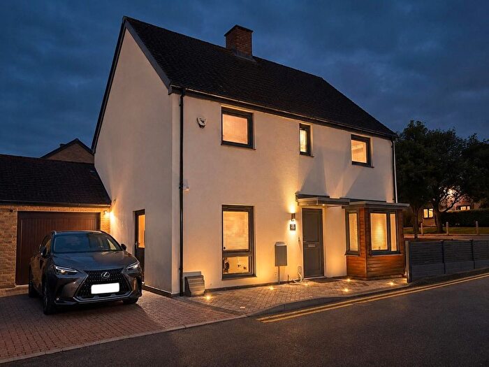 4 Bedroom Detached House For Sale In Lawrence Grove, Uxbridge, UB10