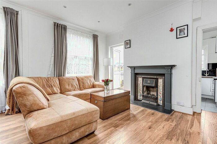 2 Bedroom Maisonette To Rent In Wix's Lane, London, SW4