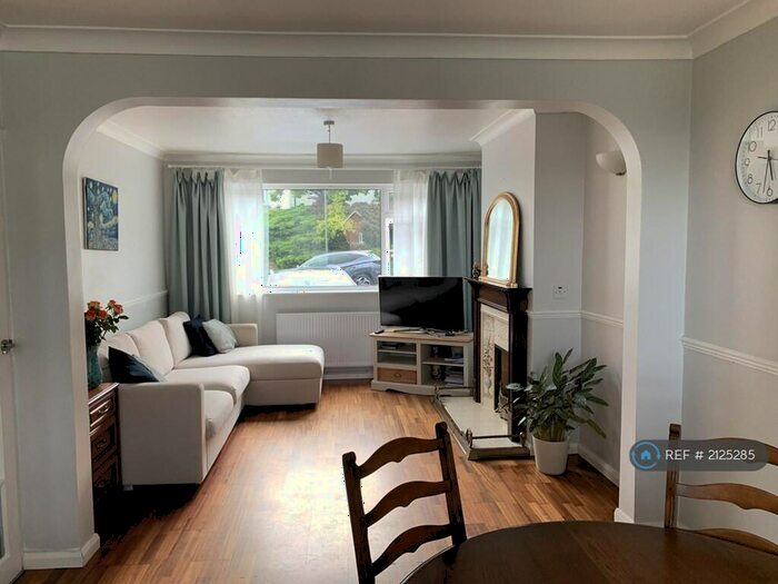 3 Bedroom Semi-Detached House To Rent In Upton Road South, Bexley, DA5