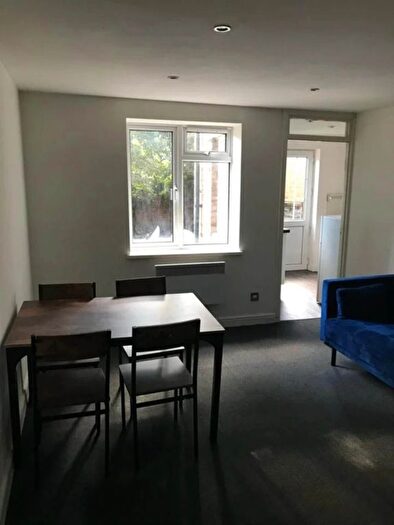 2 Bedroom Flat To Rent In Greyhound Road, Hammersmith, W6