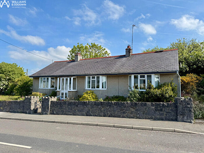 3 Bedroom Bungalow For Sale In Caergeiliog, Caergeiliog, LL65