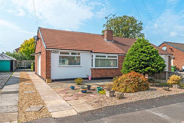 2 Bedroom Semi-Detached Bungalow For Sale In Mobberley Close, Thelwall, Warrington, WA4