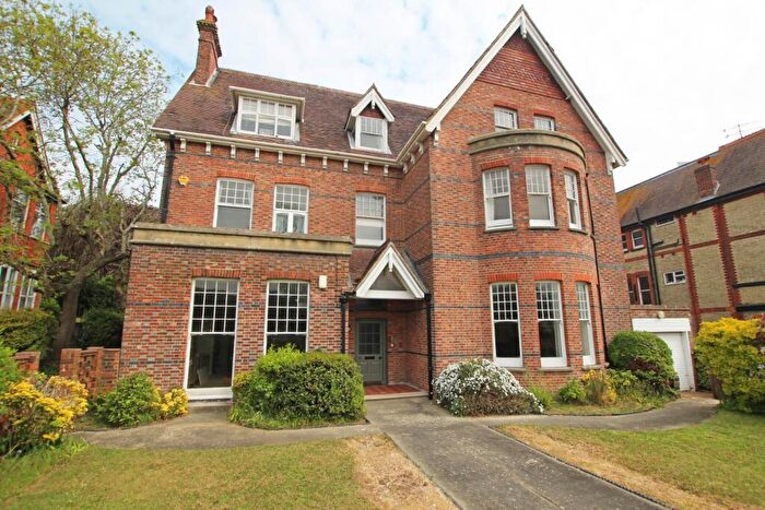 3 Bedroom Flat For Sale In Carlisle Road, Eastbourne, BN20