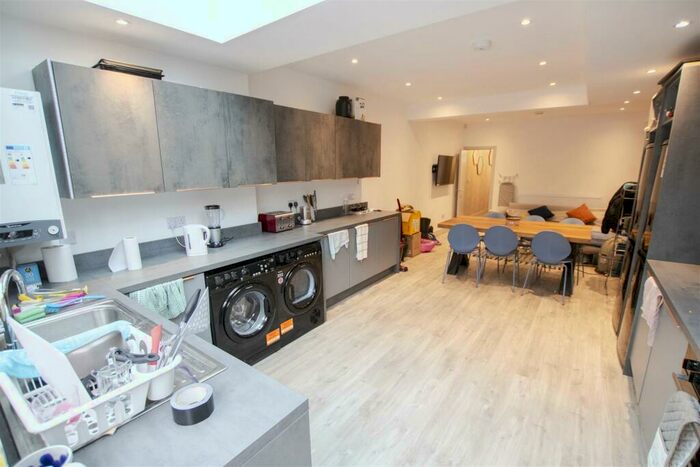 6 Bedroom House To Rent In Heeley Road, Birmingham, B29