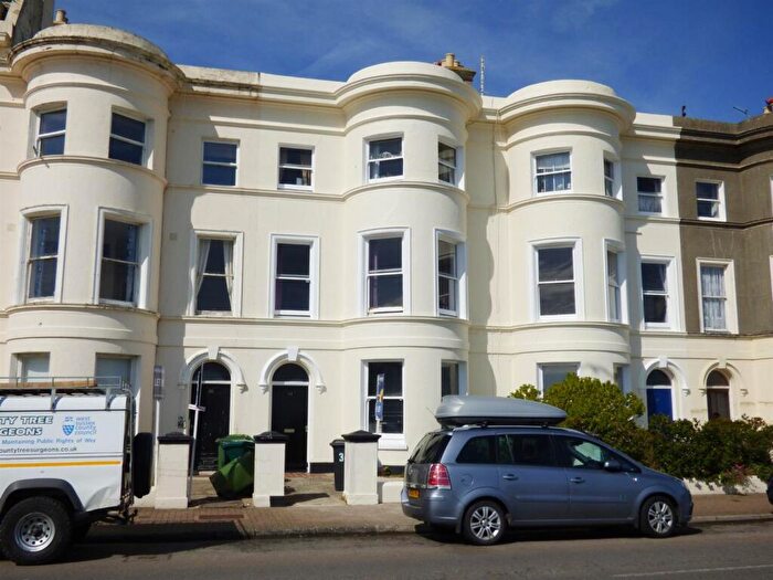 2 Bedroom Apartment To Rent In South Terrace, Littlehampton, BN17