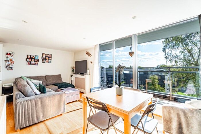 1 Bedroom Penthouse For Sale In Oriel Court, Newsom Place, St. Albans, Hertfordshire, AL1