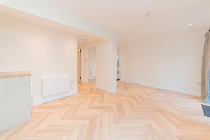 Studio To Rent In Dollis Road, London, N3