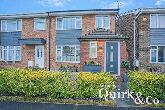 3 Bedroom End Of Terrace House For Sale In Hilton Road, Canvey Island, SS8