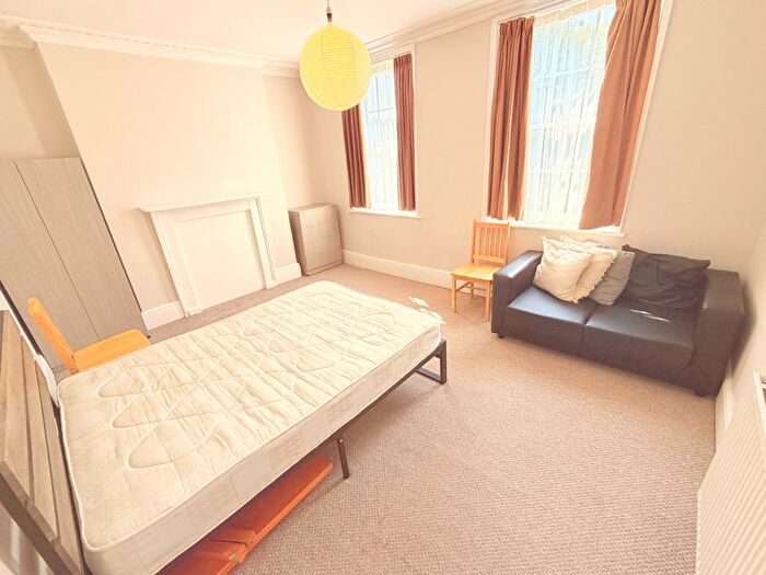4 Bedroom Maisonette To Rent In Cloudesley Road, London, N1