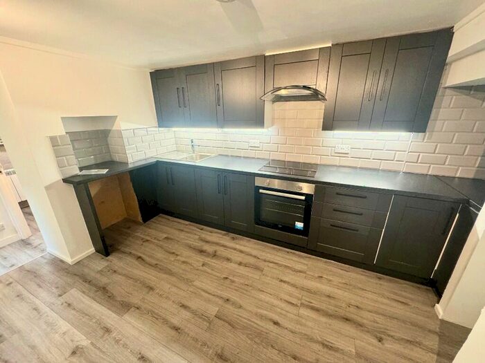 1 Bedroom Flat To Rent In Bargates, Christchurch, Dorset, BH23