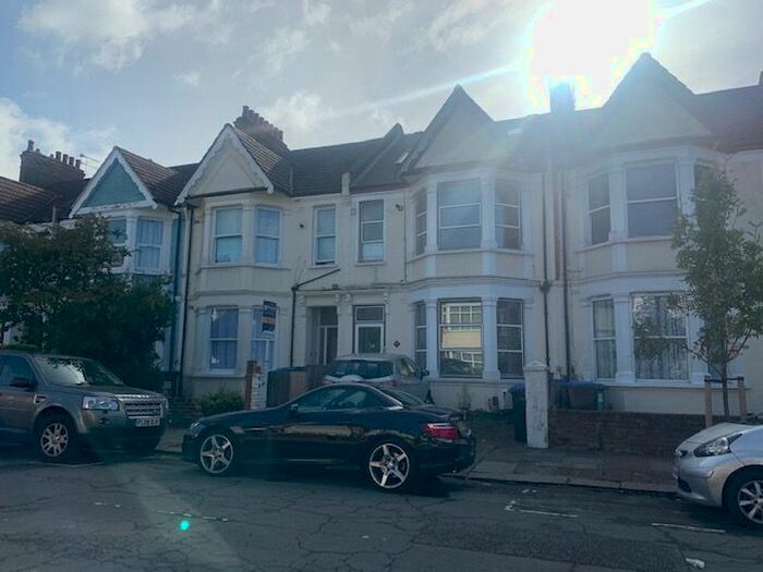 4 Bedroom Maisonette To Rent In Cholmondeley Avenue, Harlesden, NW10