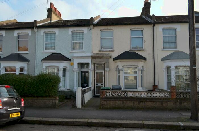 4 Bedroom Semi-Detached House To Rent In Glenwood Road, Turnpike Lane, N15