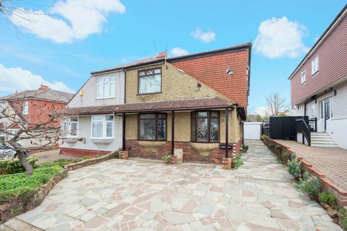 5 Bedroom Semi-Detached House To Rent In Raeburn Avenue, West Dartford, Kent, DA1