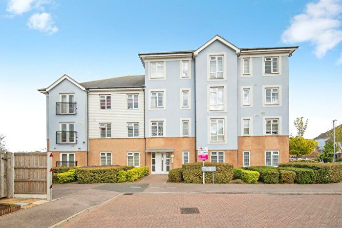 2 Bedroom Flat For Sale In Heron Way, Harwich, CO12