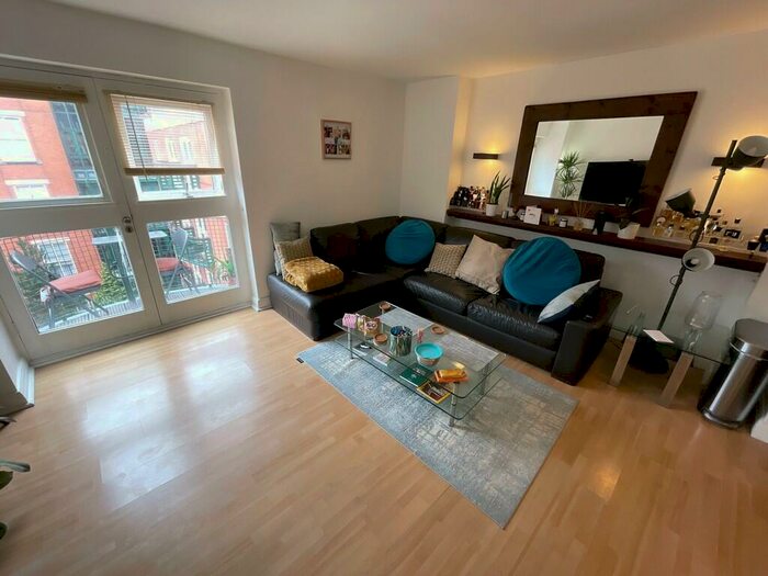2 Bedroom Flat To Rent In Velvet Court, Granby Row, M1