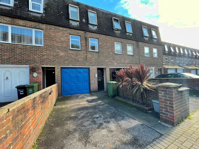 3 Bedroom Town House To Rent In Centaur Street, Portsmouth, PO2