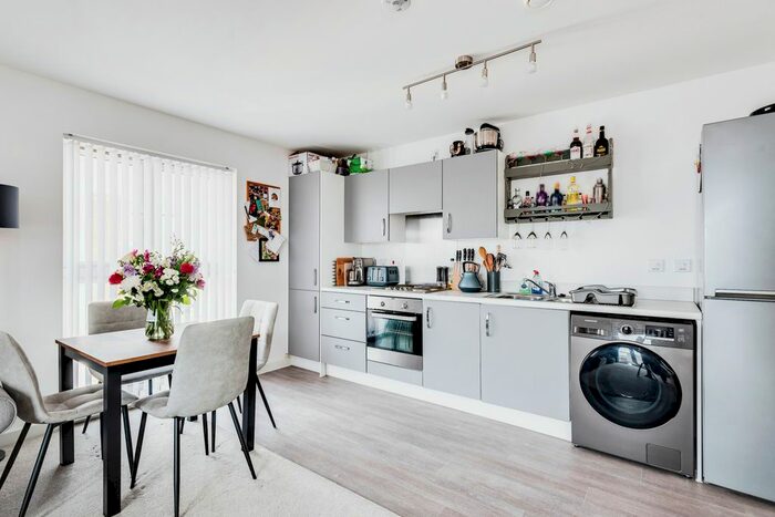 2 Bedroom Flat For Sale In Furrow Crescent, Curbridge, Witney, Oxfordshire, OX29