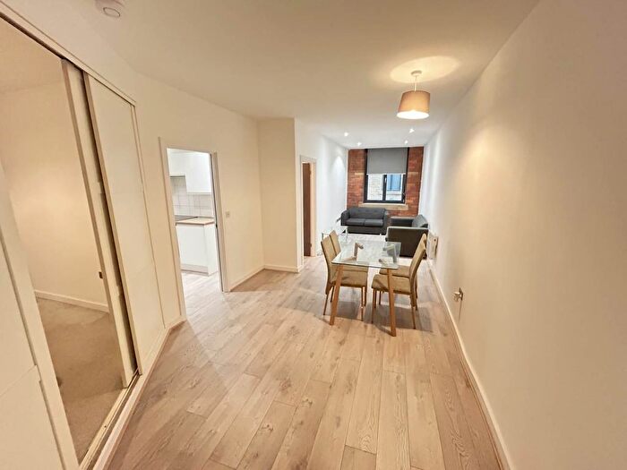 3 Bedroom Flat To Rent In Conditioning House, Cape Street, Bradford, BD1