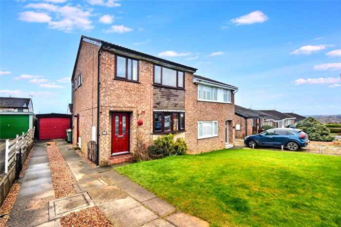 3 Bedroom Semi-Detached House For Sale In Lincoln Walk, Kippax, LS25