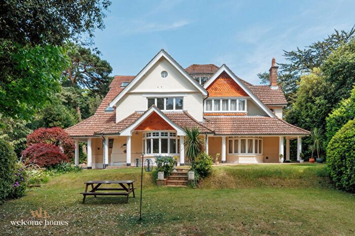 3 Bedroom Flat To Rent In Forest Road, The Gables, BH13